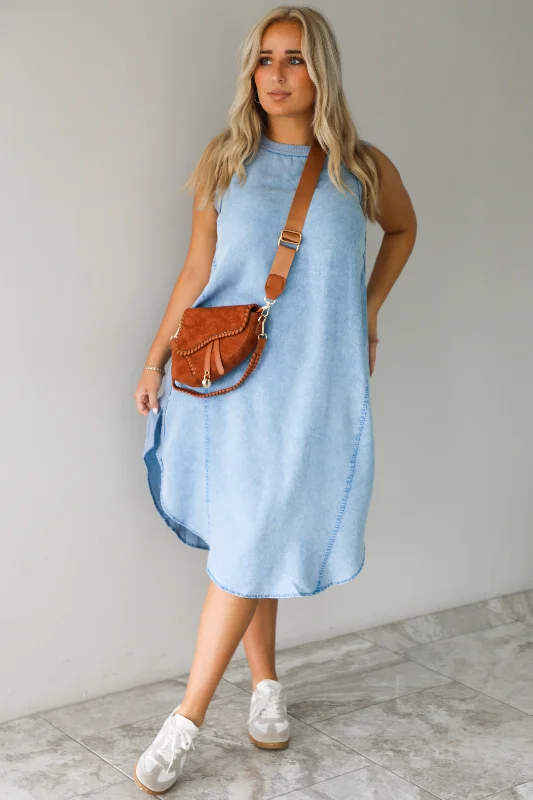 Midi Dresses for trendy holiday events-Keeping Tabs Midi Dress: Light Denim